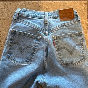 Levi's Ribcage Straight Women's Jeans Size 24 Light Wash Excellent used cond.